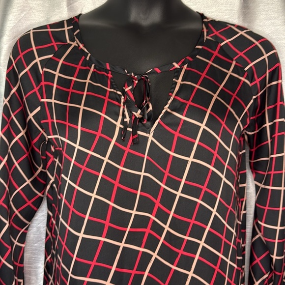 Sanctuary Women’s Large Black Red Pink Keyhole Tie Neck Long Sleeve Blouse - Picture 9 of 9